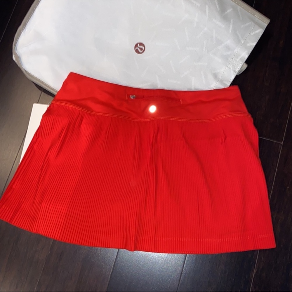Lululemon pleat to street tennis skirt size 6 mid rise